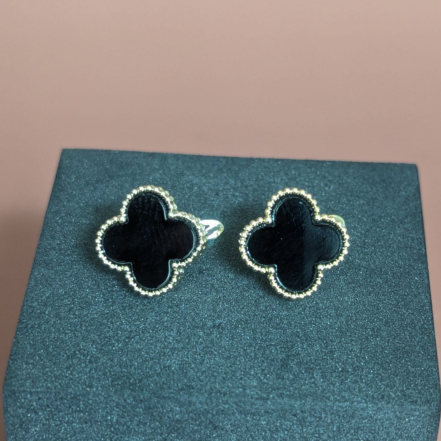 Clover studs