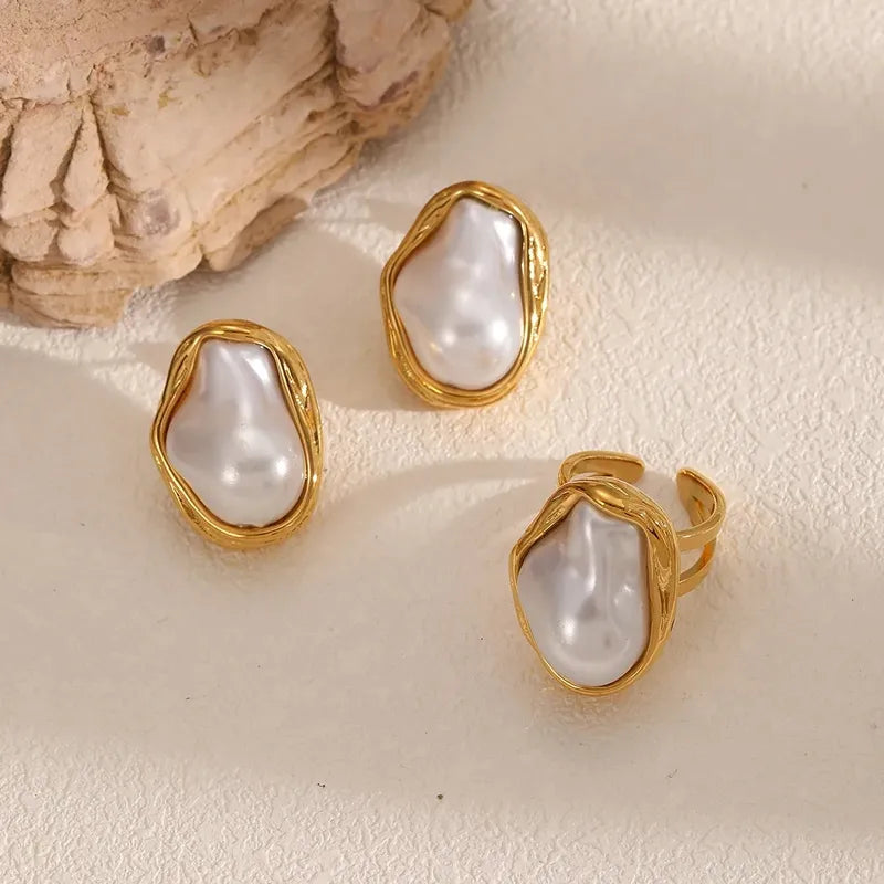 Oversize Pearl Adjustable Ring