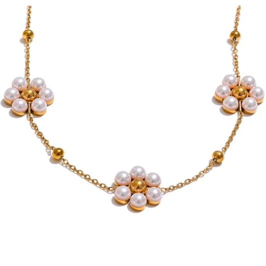 Daisy Pearl Necklace