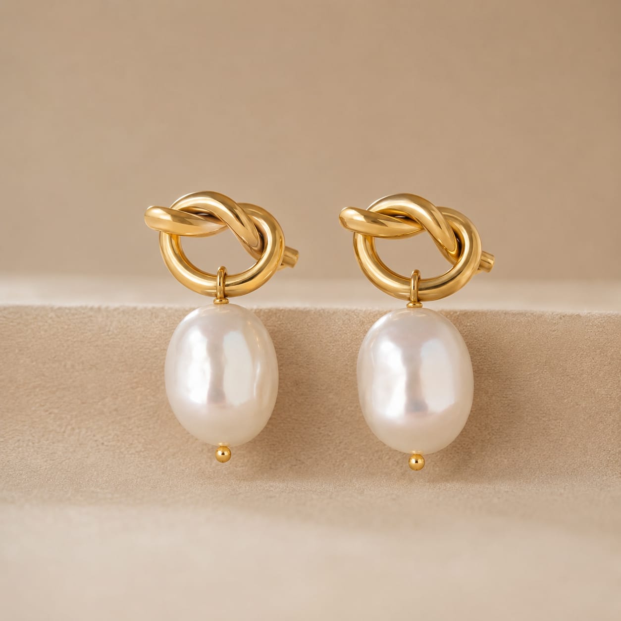 Solea Knot Pearl Earrings