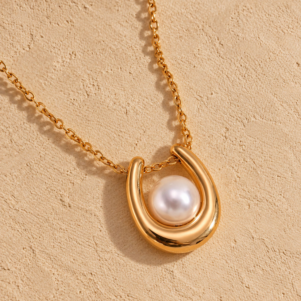Horseshoe pearl necklace