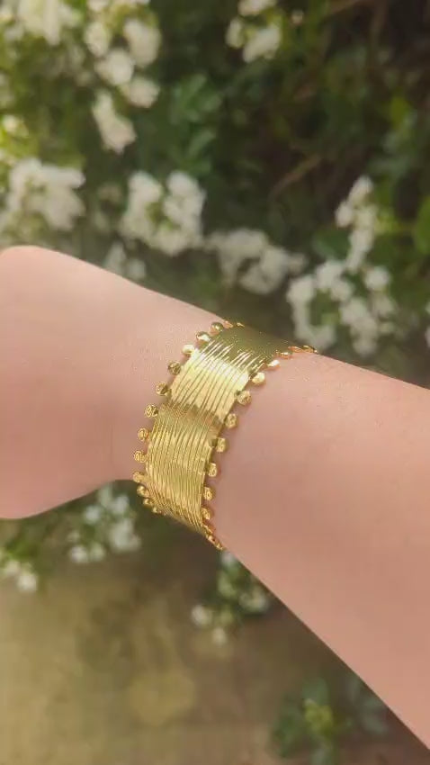 Helia Golden Bangle