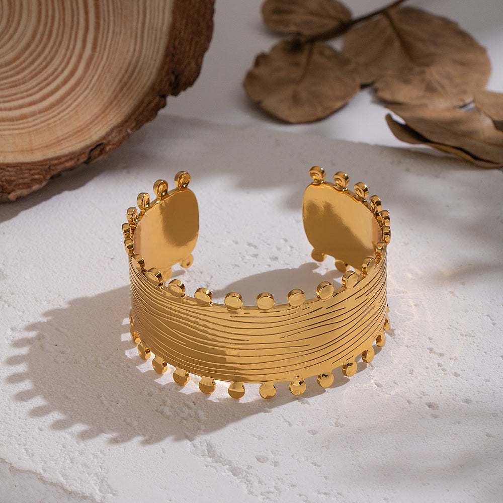Helia Golden Bangle