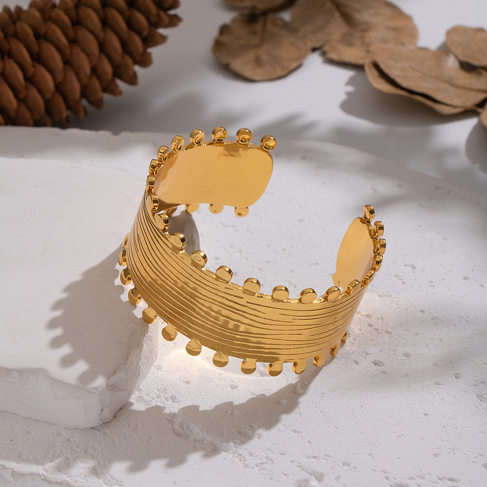Helia Golden Bangle