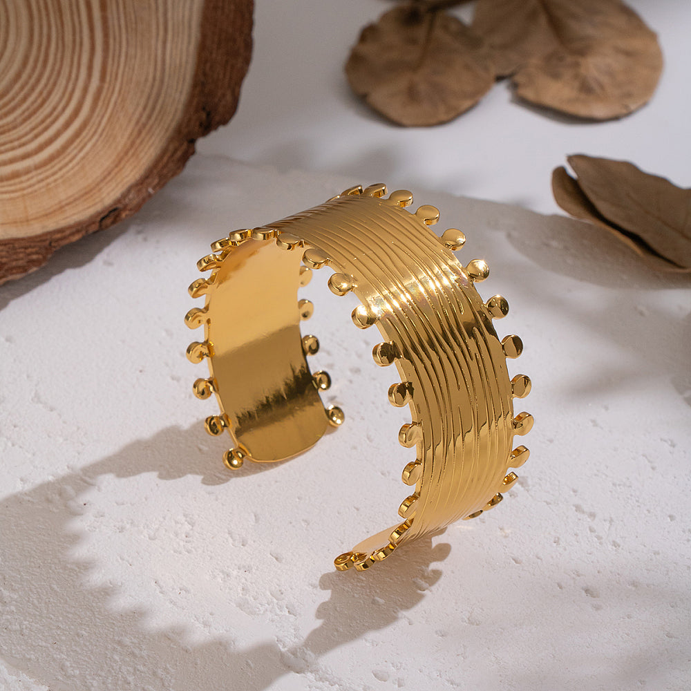 Helia Golden Bangle